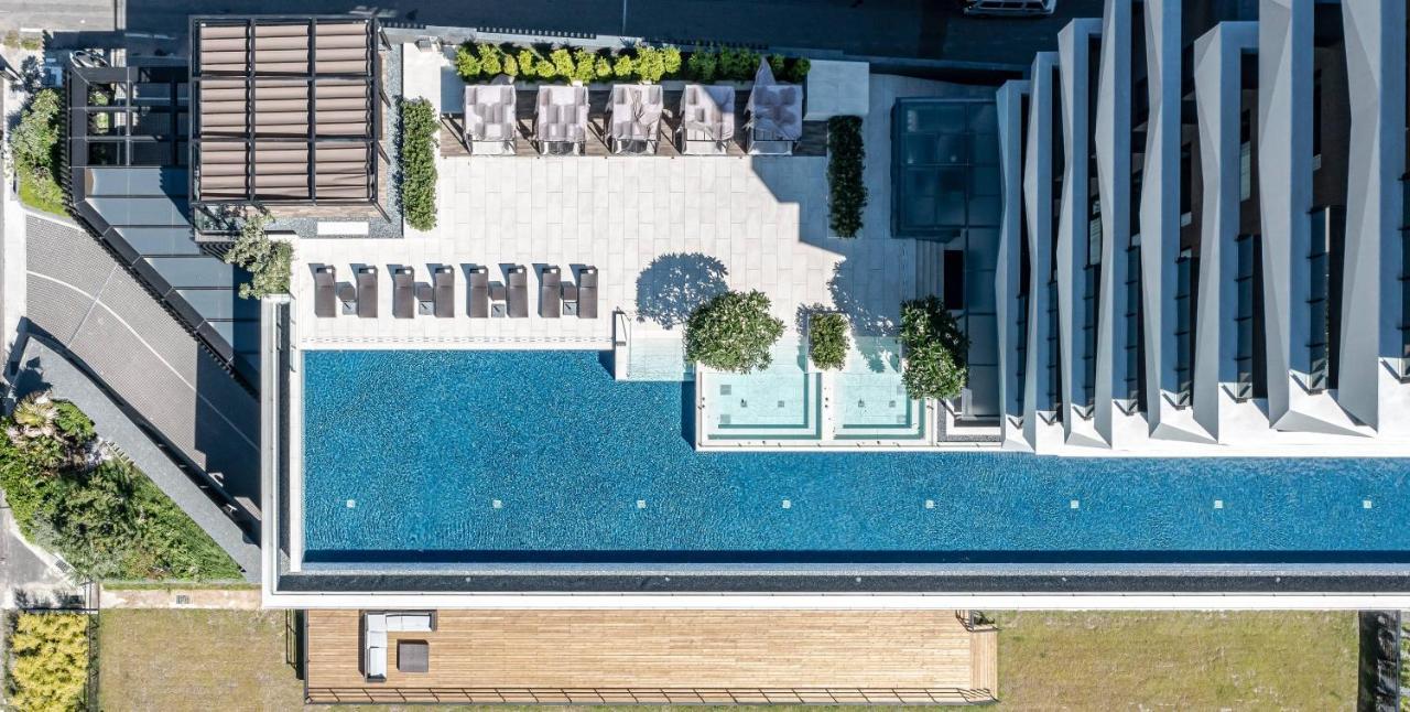Lakeshore Hotel Hualien Taroko Shunan Exterior foto The rooftop pool at the hotel