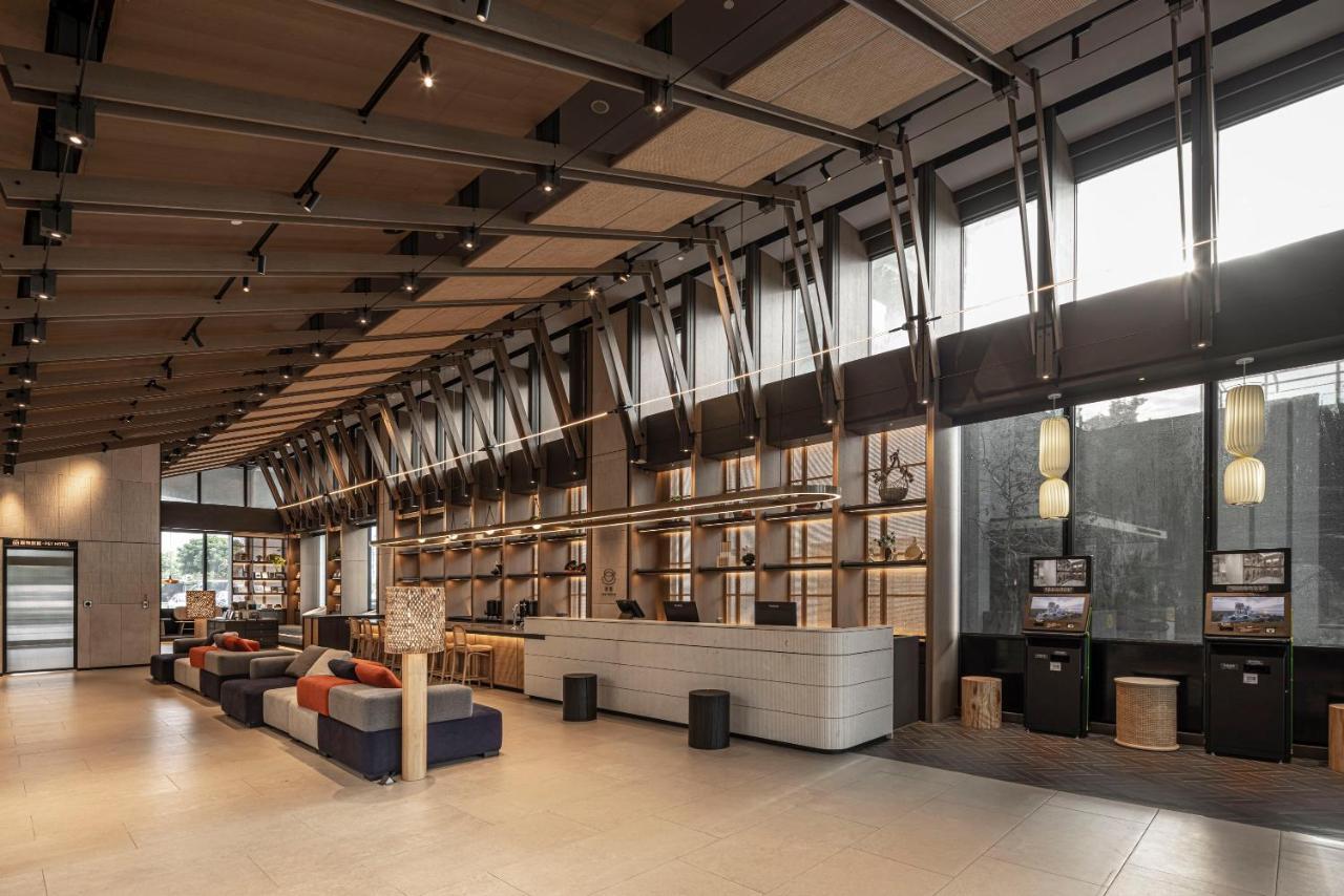 Lakeshore Hotel Hualien Taroko Shunan Exterior foto The interior of the new library