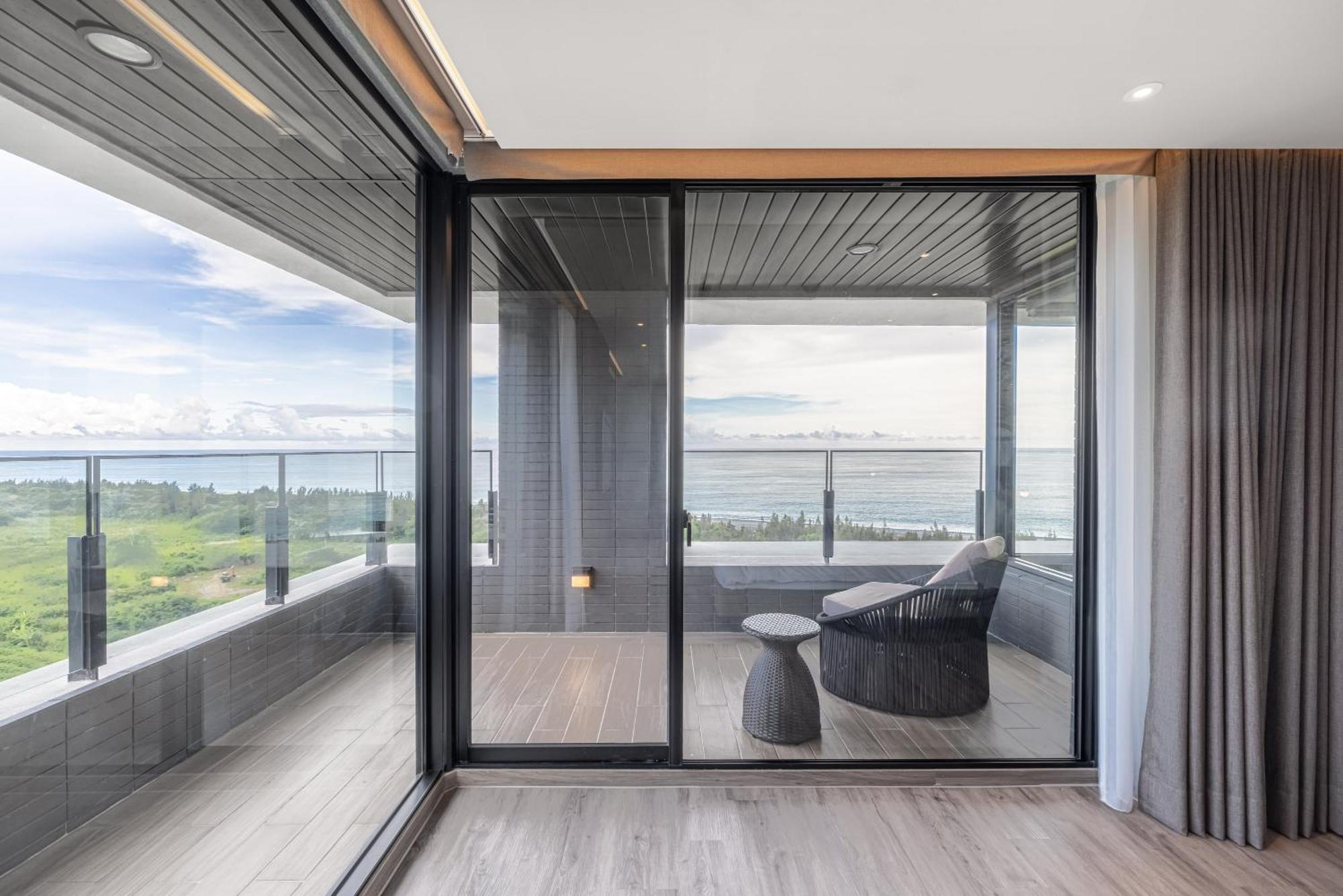 Lakeshore Hotel Hualien Taroko Shunan Quarto foto A sliding door